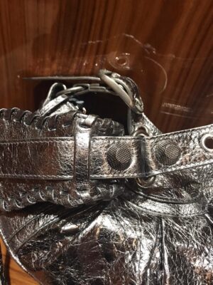 Le Cagole XS 金屬光澤細紋羊皮革單肩包