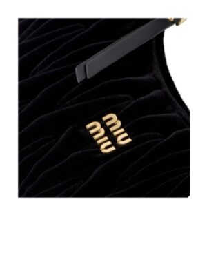 Wander Matelassé半月形單肩包