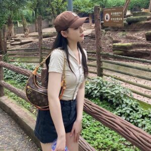 Loop 半月形單肩包