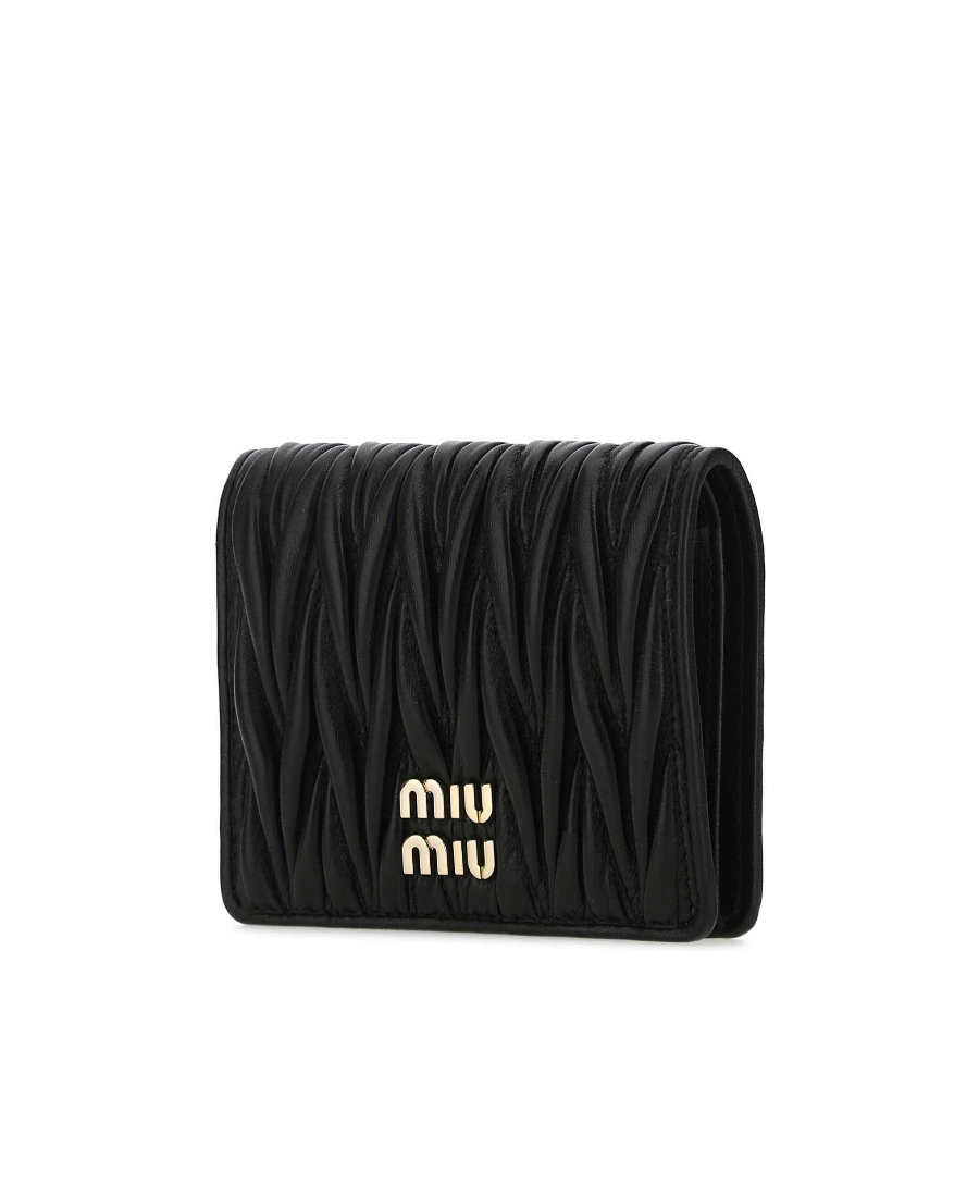 絎縫細節雙折銀包