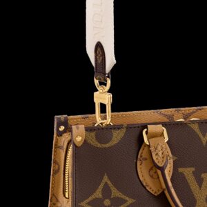 OnTheGo East West 單肩包