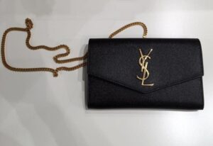 UPTOWN 粒紋壓花鏈條單肩包