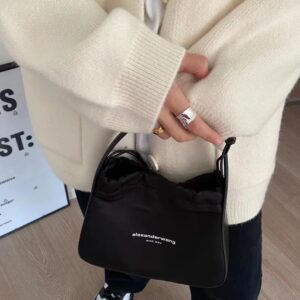 ryan 尼龍和皮質小號單肩包