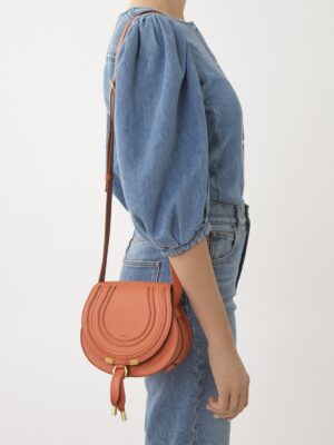 徽標翻蓋斜挎包