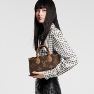 OnTheGo East West 單肩包